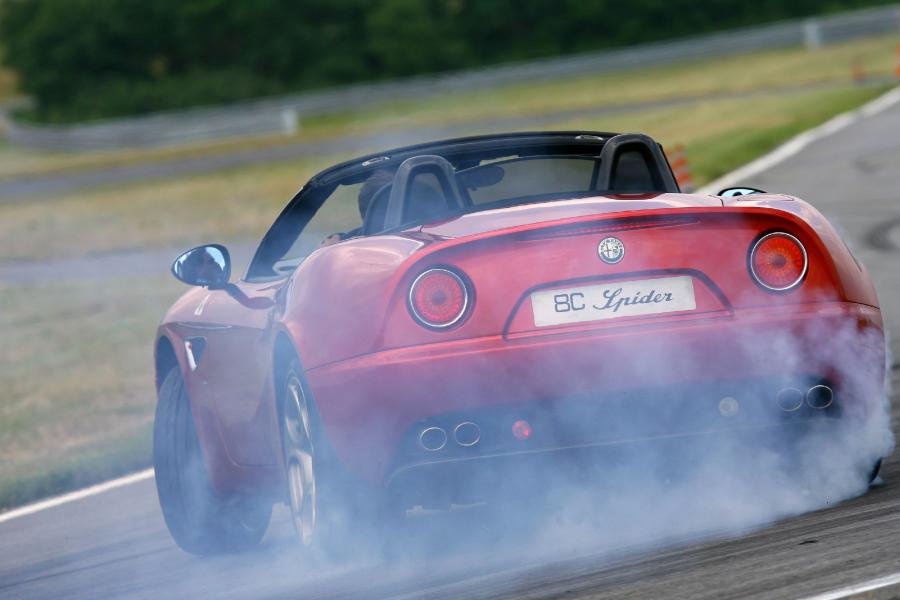  Alfa Romeo 8C Spider 2008 года  (фото 28 из 46)